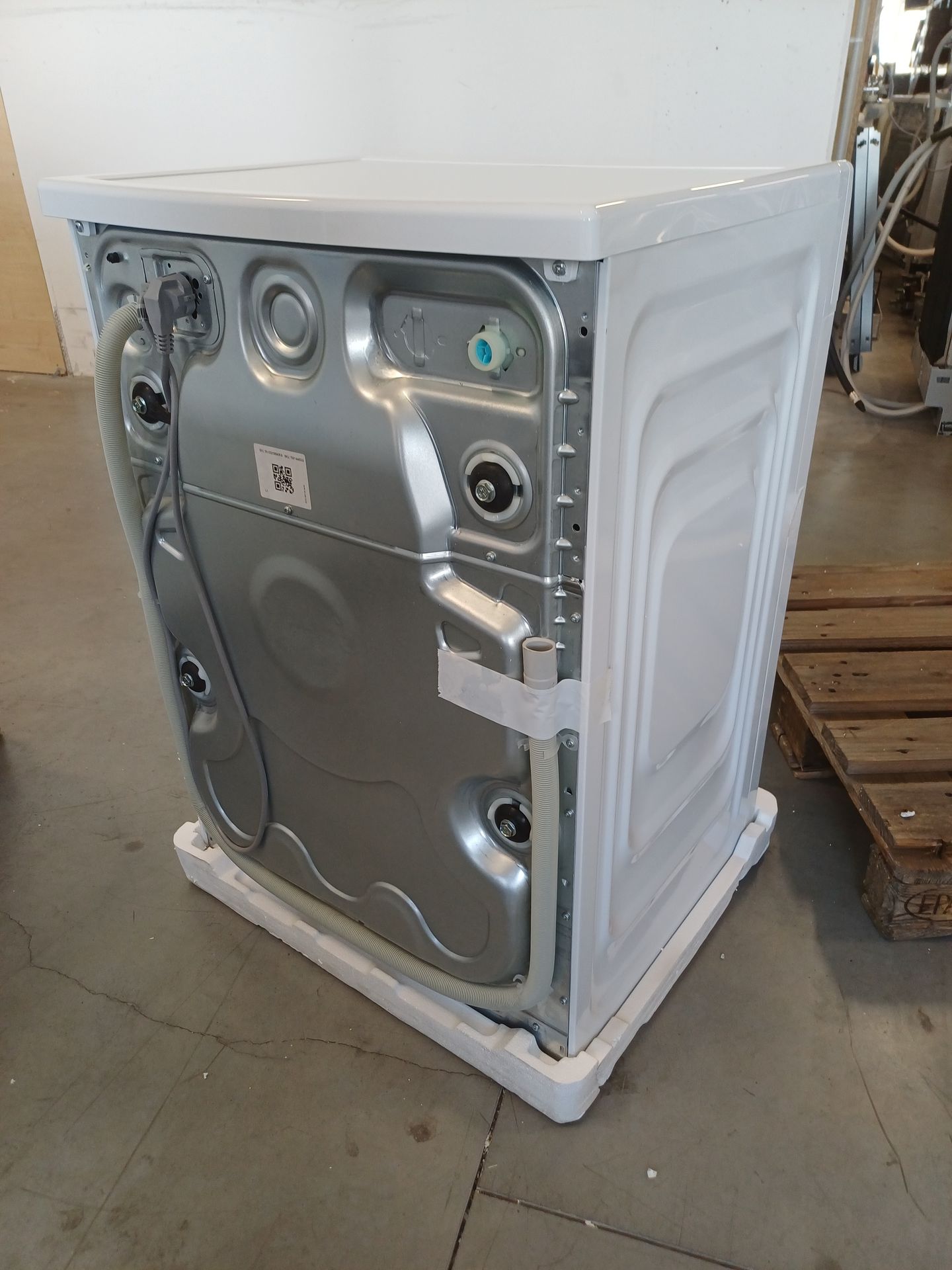 Waschmaschine, Rückseite, Metalltrommel, Elektrisches Kabel, Weiße Außenseite