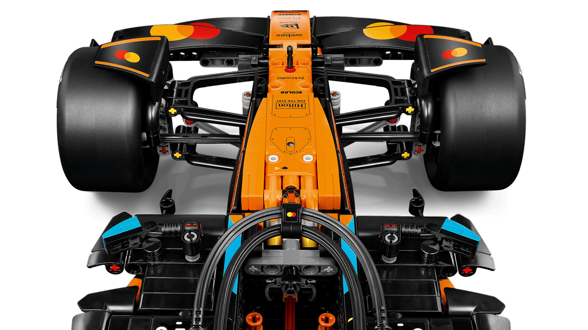 Formel1, RC-Auto, orangefarbene Chassis, Rückansicht, Reifen