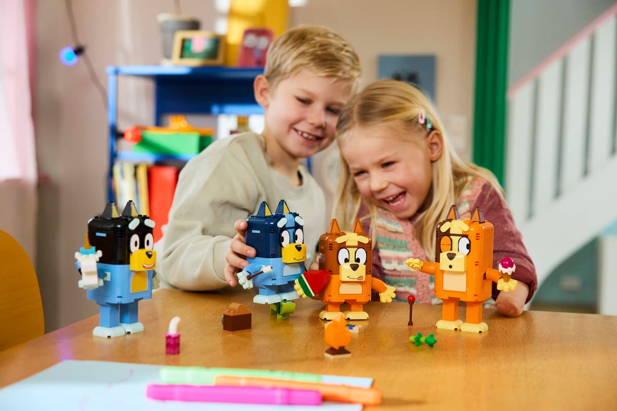 Lego-Figur,  LEGO-Hund, Konstruktionsspielzeug, bunte Bausteine, Kinder spielen