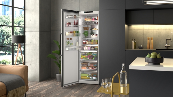 Kühl-Gefrier-Kombination, Einbaukühlschrank, frischhaltedesign, Glasregale, großer Innenraum