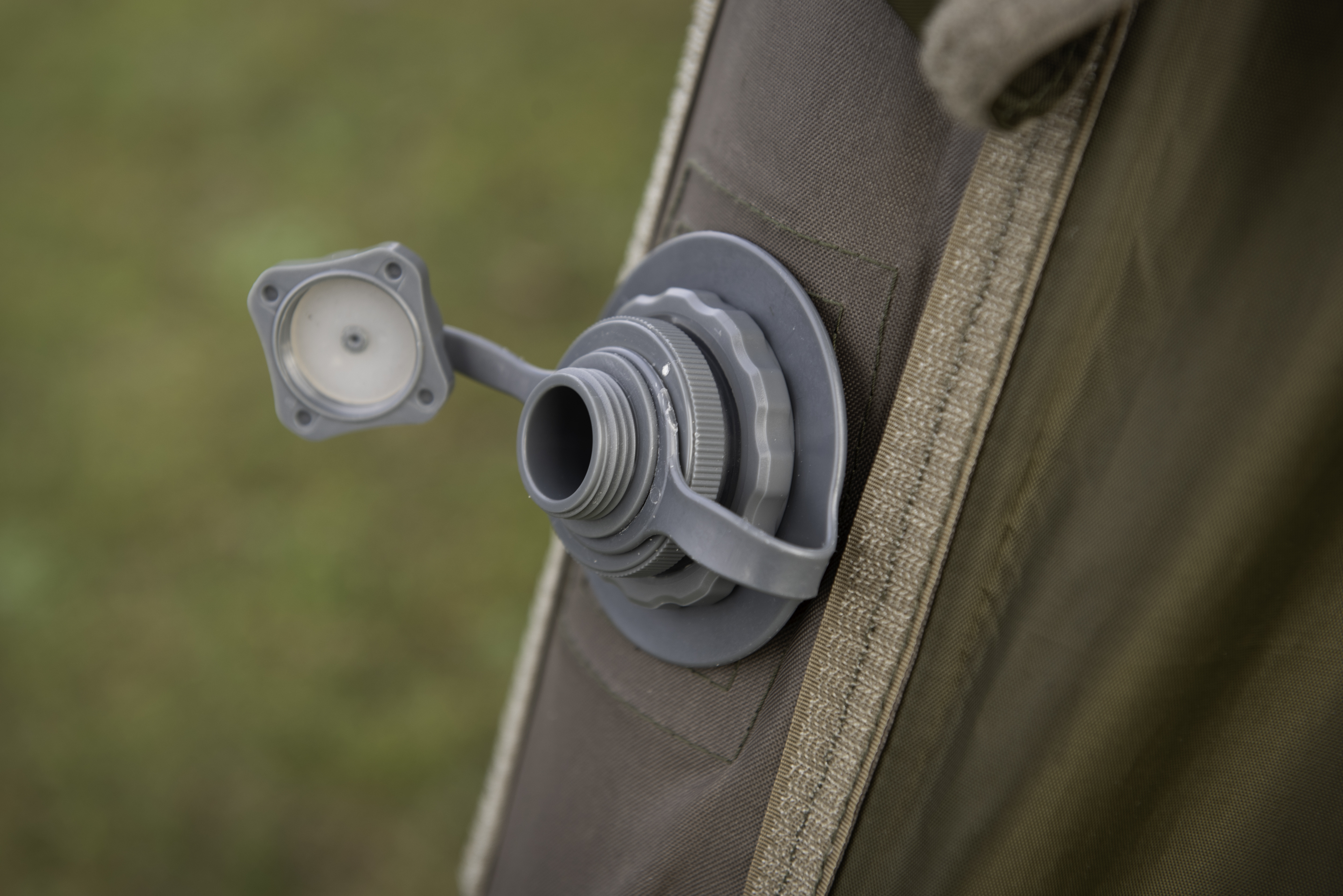 Wasserflasche, Schraubverschluss, Grau, Auslauf, Outdoor-Ausrüstung