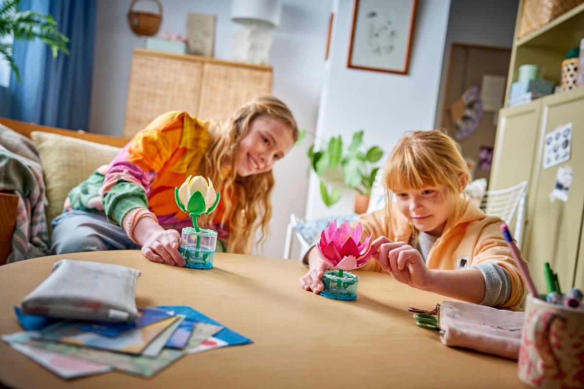 Kinder, Basteln, Papierblumen, Pflanzenständer, Wohnzimmer