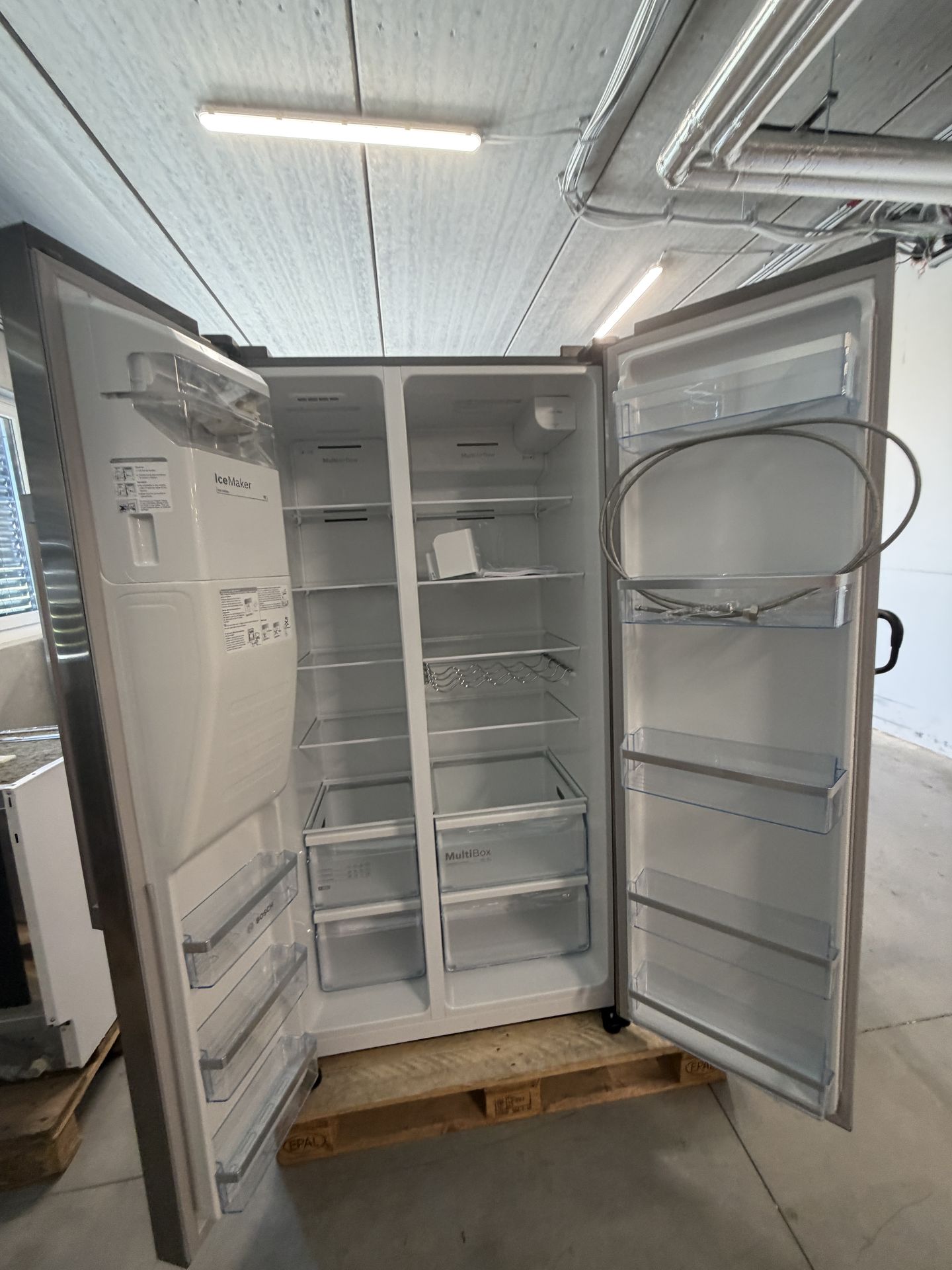 Kühlschrank, Standkühlschrank, Seitenkühlung, Nutzinhalt, Spiegelung