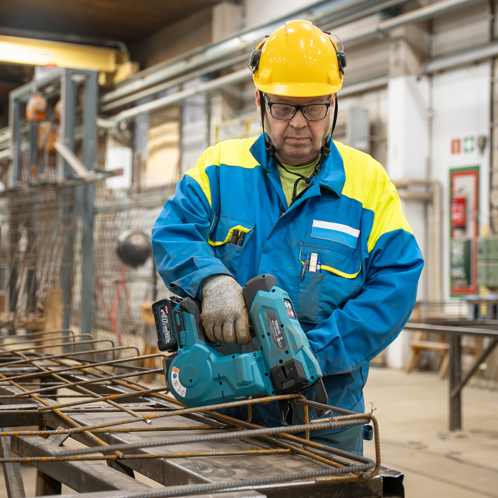 Person, Arbeiter, Elektrische Bohrmaschine, Handschuh, Helm