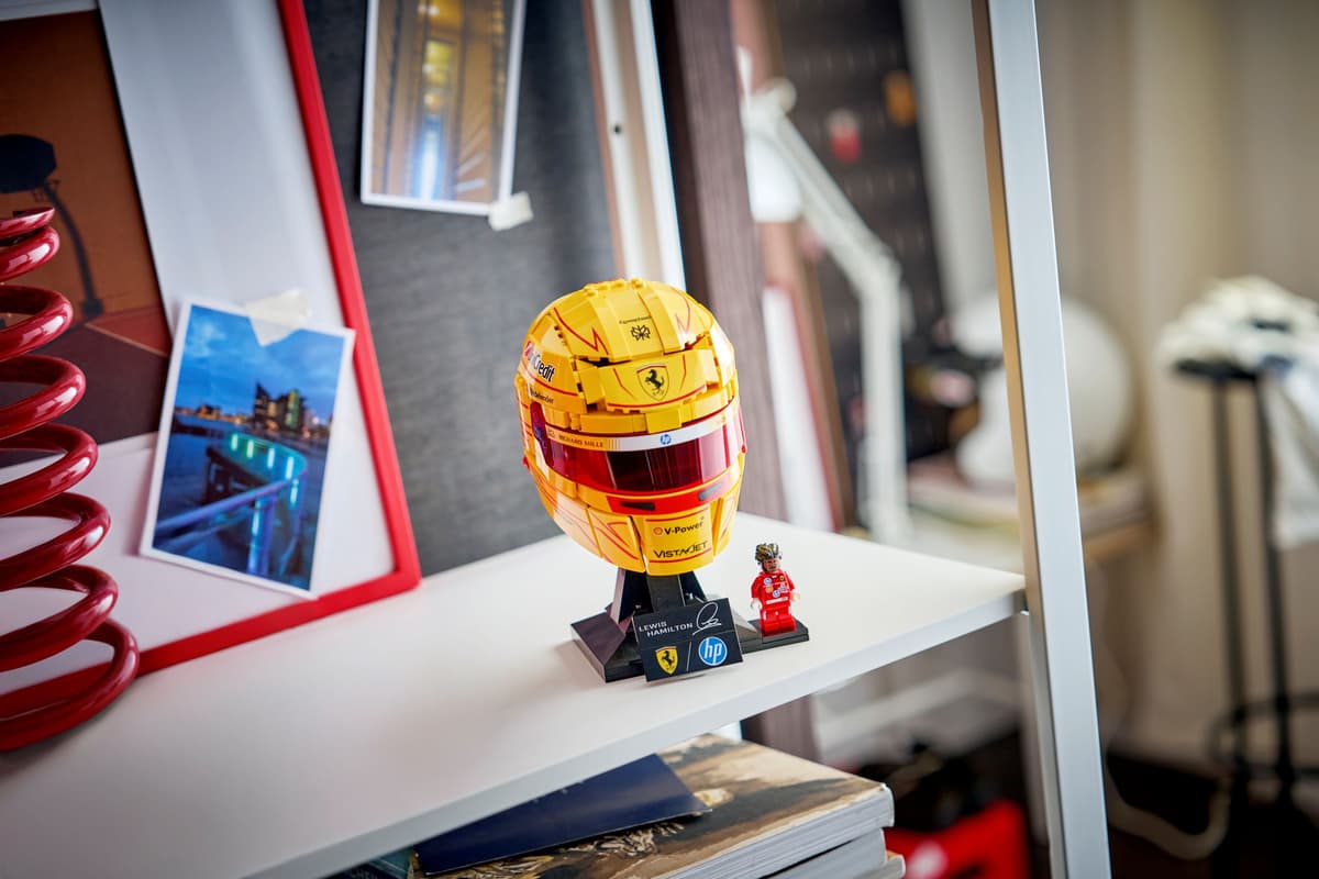 Scuderia Ferrari HP Lewis Hamilton Helm