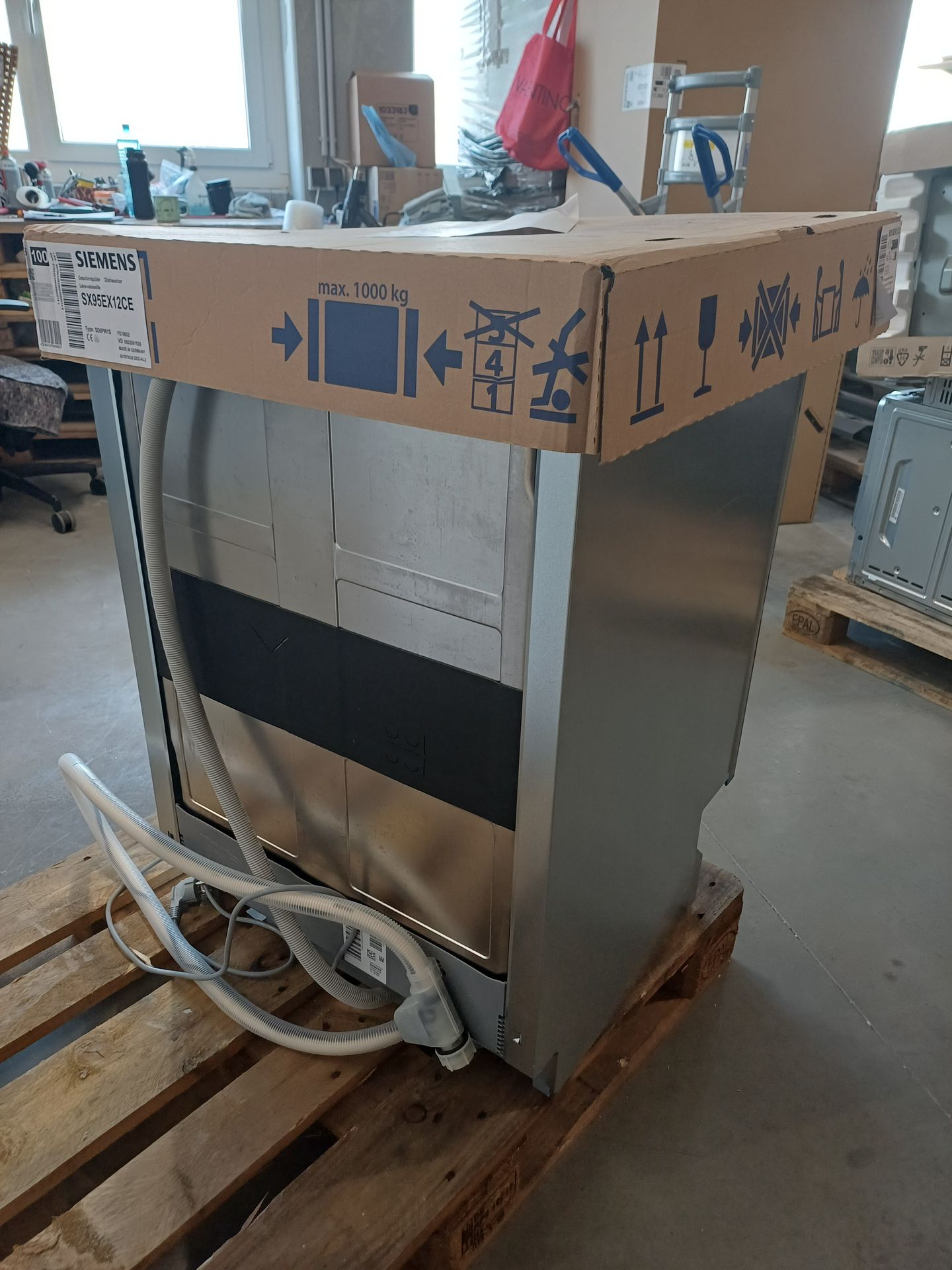 Geschirrspüler, Edelstahl, Gerät, Kartonverpackung, verpacktes Kabel