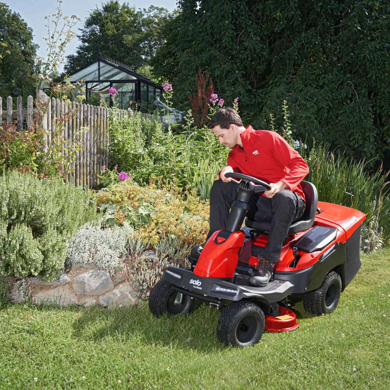 Rasentraktor, Aufsitzrasenmäher, rot, Sitzmaschine, Gartenpflege