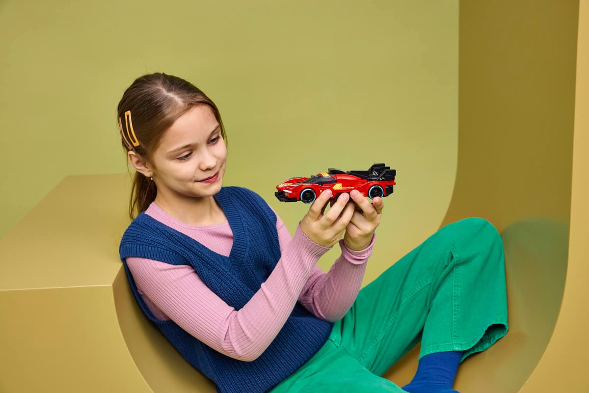 Spielzeugauto, Rotes Auto, Kleidung Kind, Spielzeug, Legostil Auto