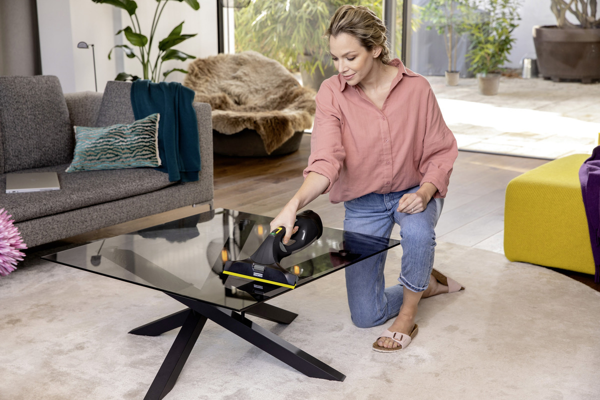 Kaffeetisch, Mobiliar, Tabelle, Person, Jeans