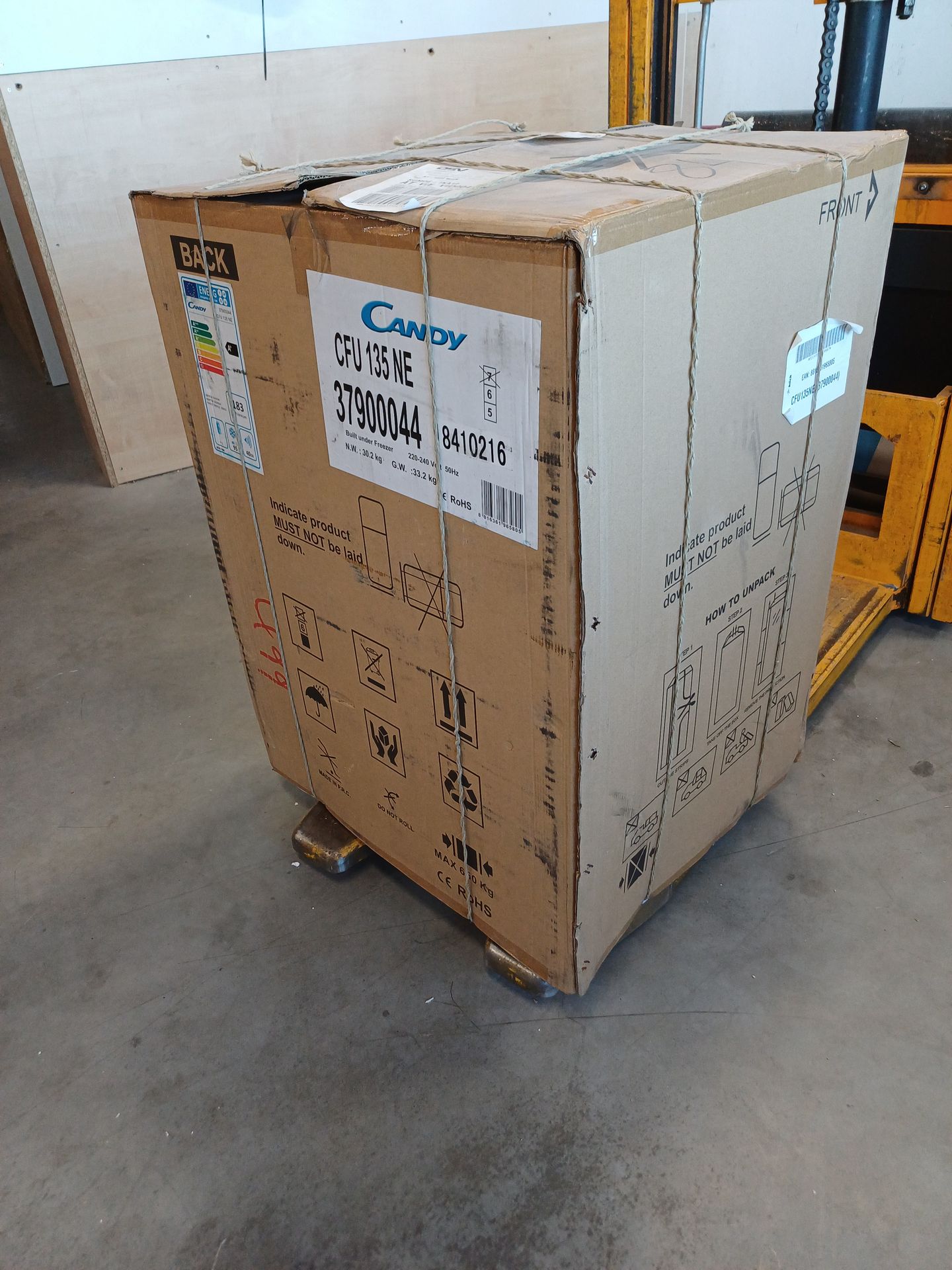 Kartonbox, Versandkarton, Verpackung, auf Palette, Industriell