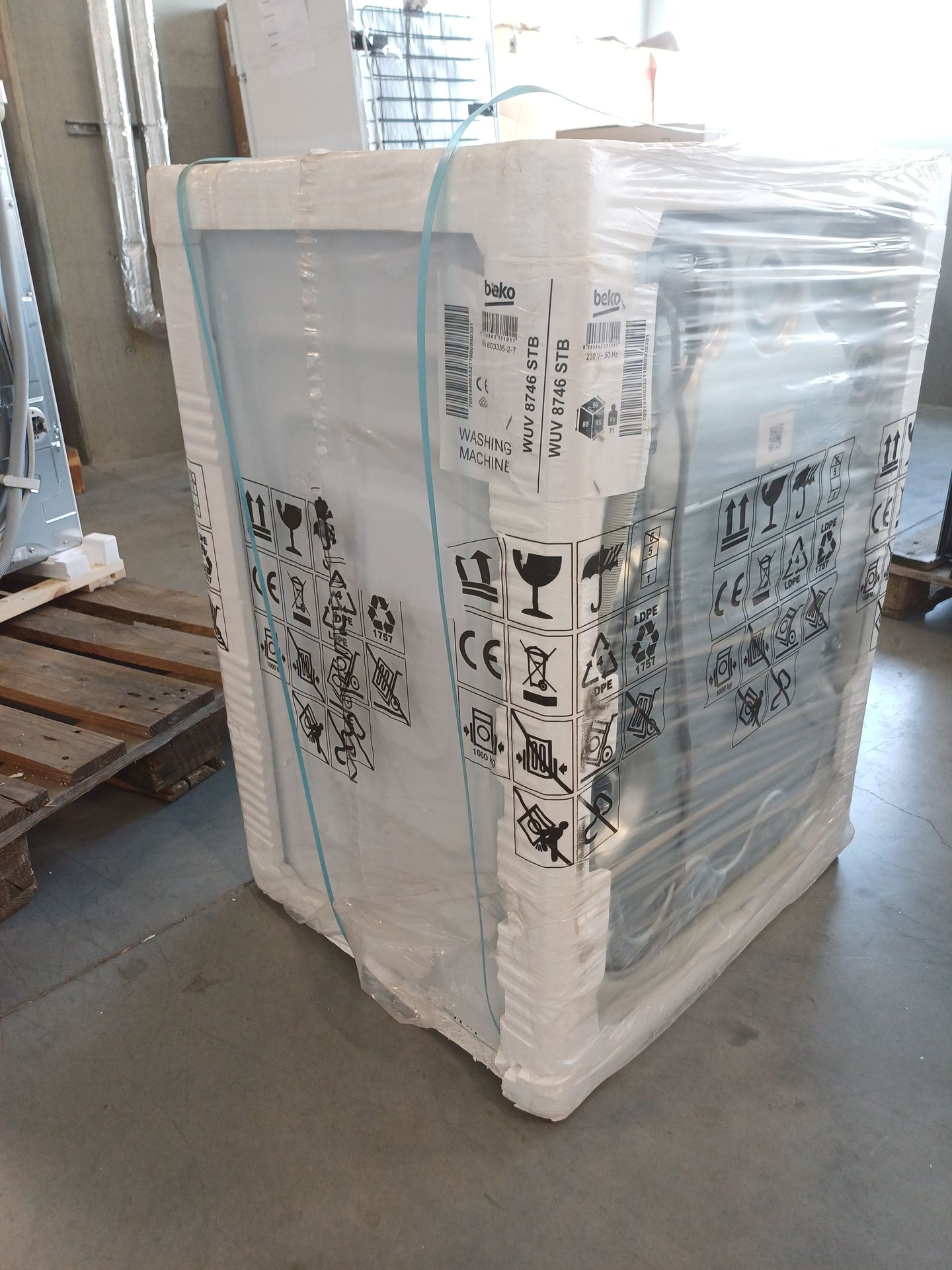 Waschmaschine, Verpackung, Kartonverpackung, Metall?, Elektronikgerät