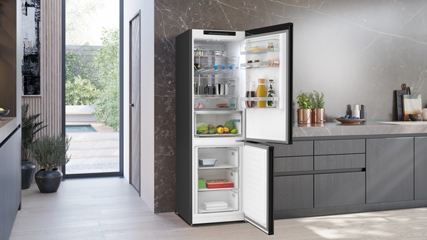 Kühlschrank, Einbauküche, Stahloptik, Frischefach, Getränkehalter