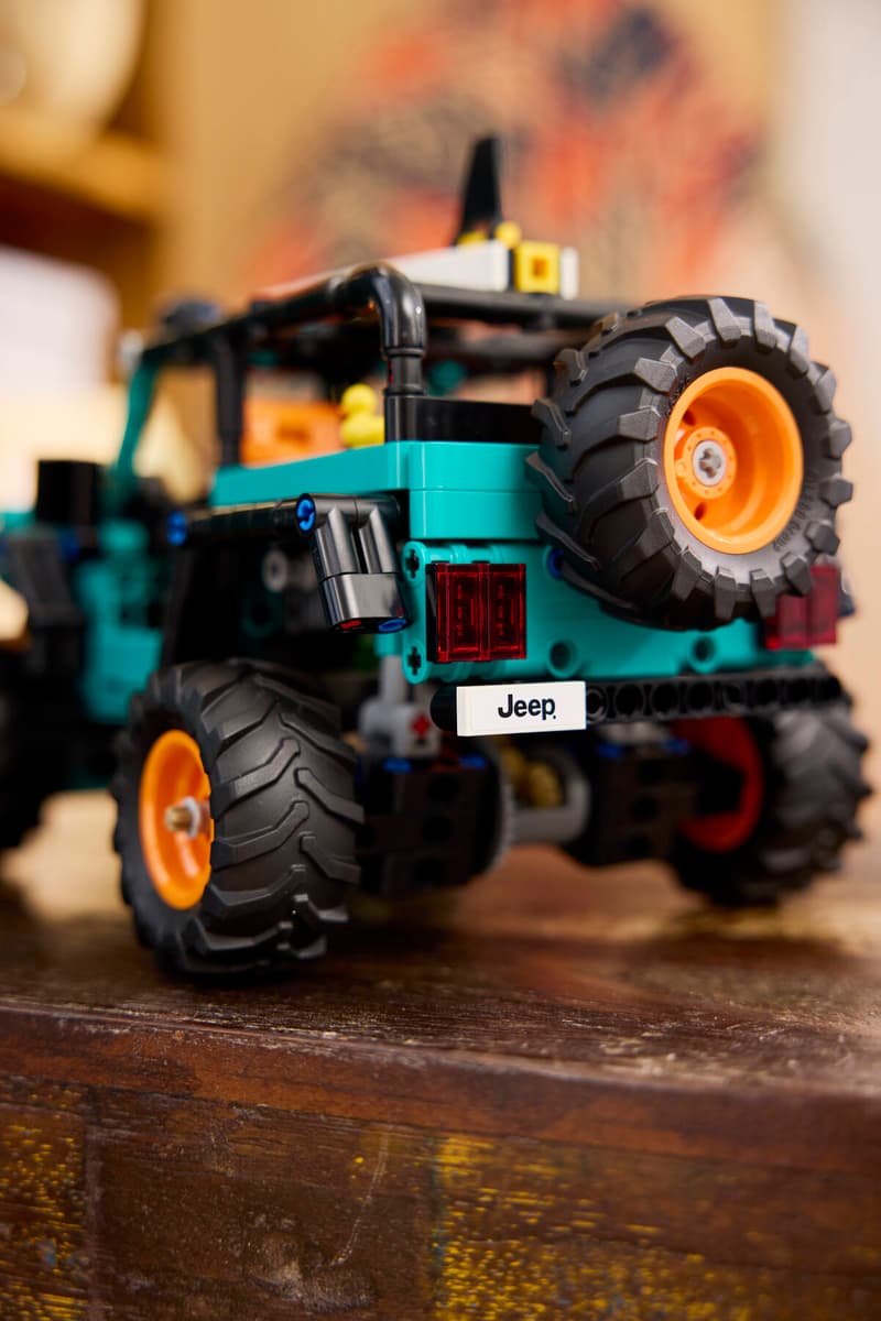 lego jeep, off-road, teal blue, orange wheels, spare tire
