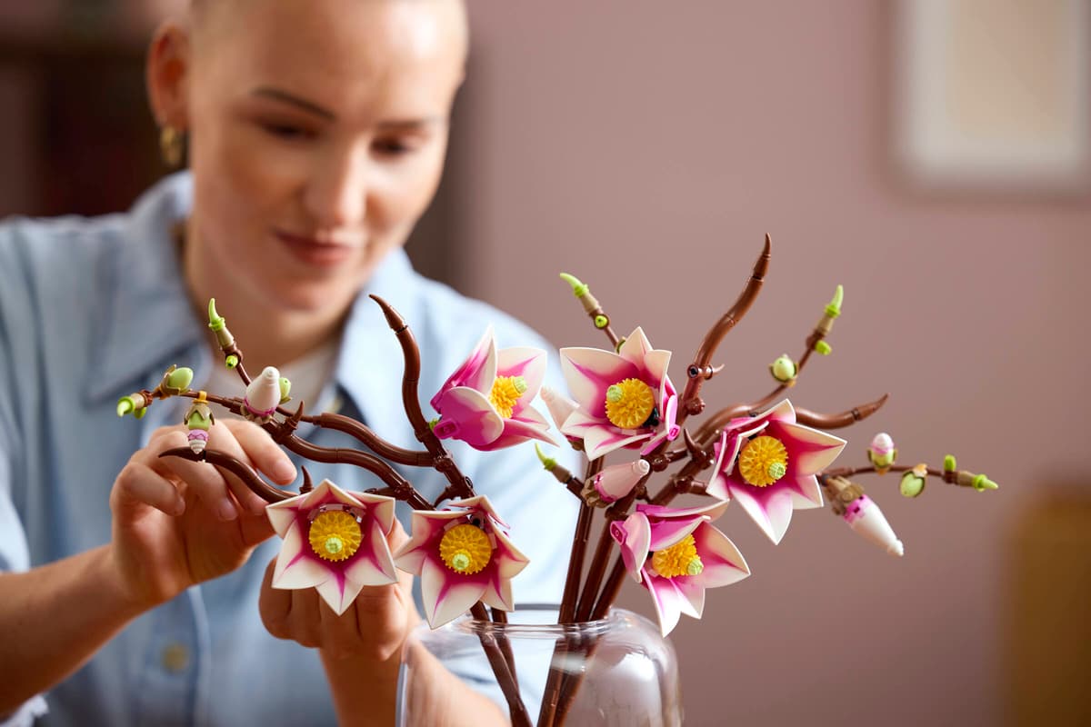 Blumenarrangement, Kunstpflanzen, Papierblumen, Vase, Zweige