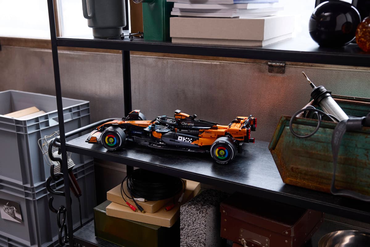Modelauto, RC-Auto, Oranger Rennwagen, Modelbau, Regalenszene